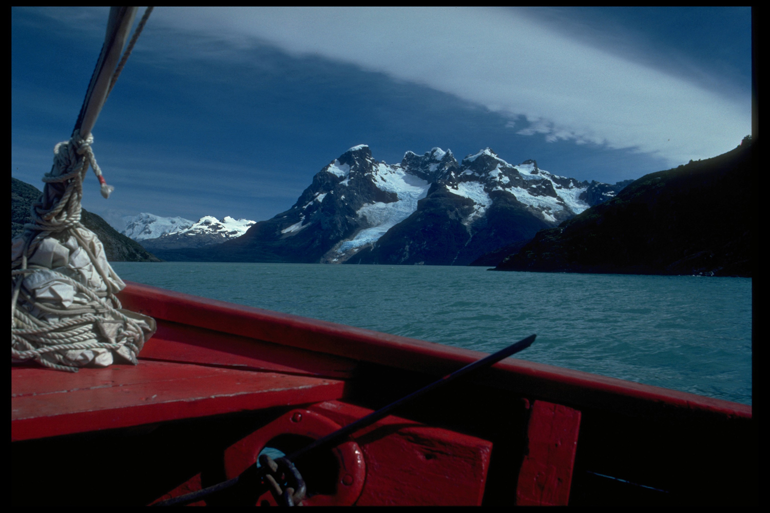 Meer und Berge in der nähe von Puerto Natales im Süden von Chile