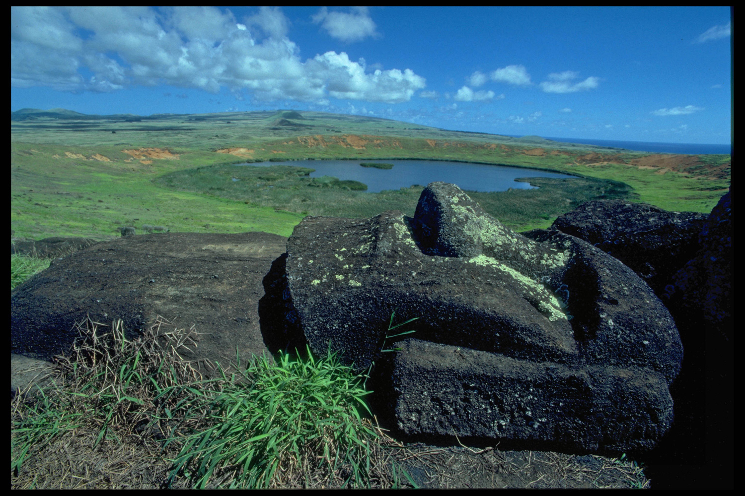Halbfertige Steinfigur, Moai, am Vulkan Rano Raraku