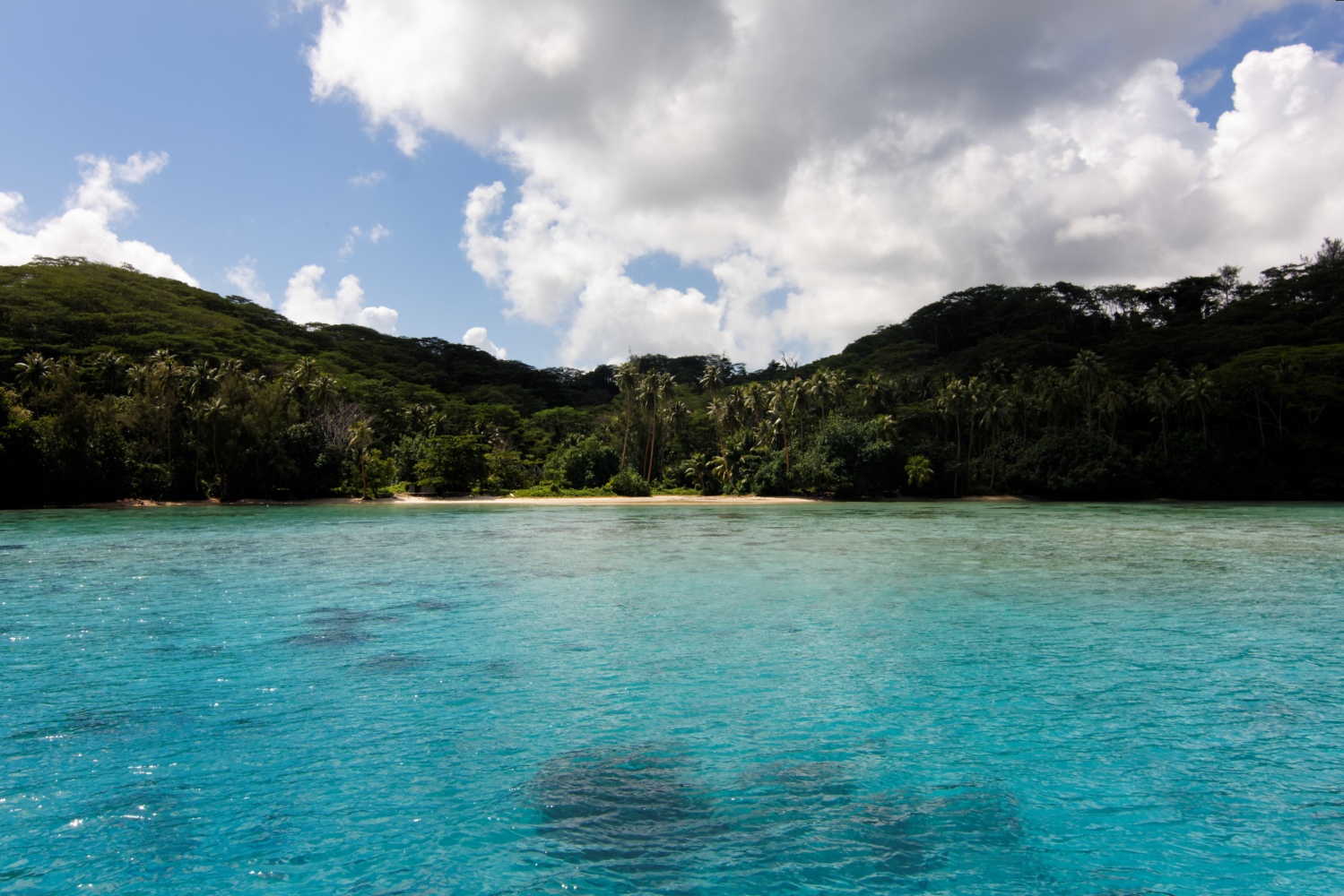 Strand an der Westküste von Huahine, Französisch Polynesien